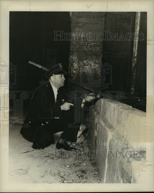 1951 Press Photo Patrolman Maurice Duvio takes his post, ready for action