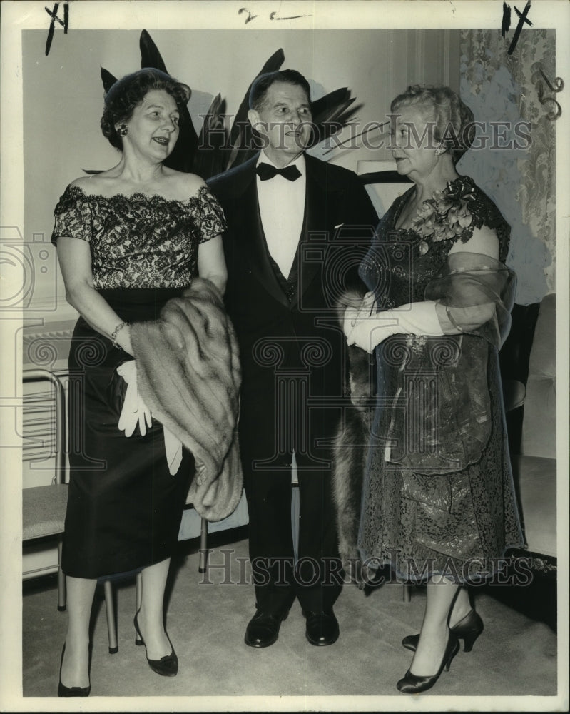 1959 Press Photo Mrs. Louis Fortier, Commander Arthur Eddins, Mrs. Robert Laird