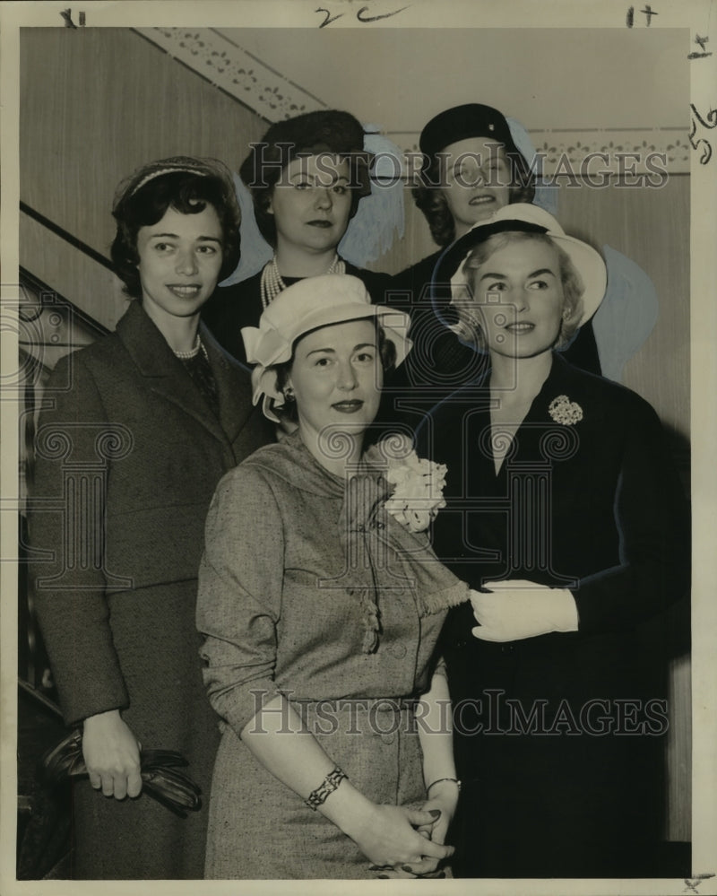 Load image into Gallery viewer, 1959 Press Photo Officers of Clipt Wing Club - noo13503
