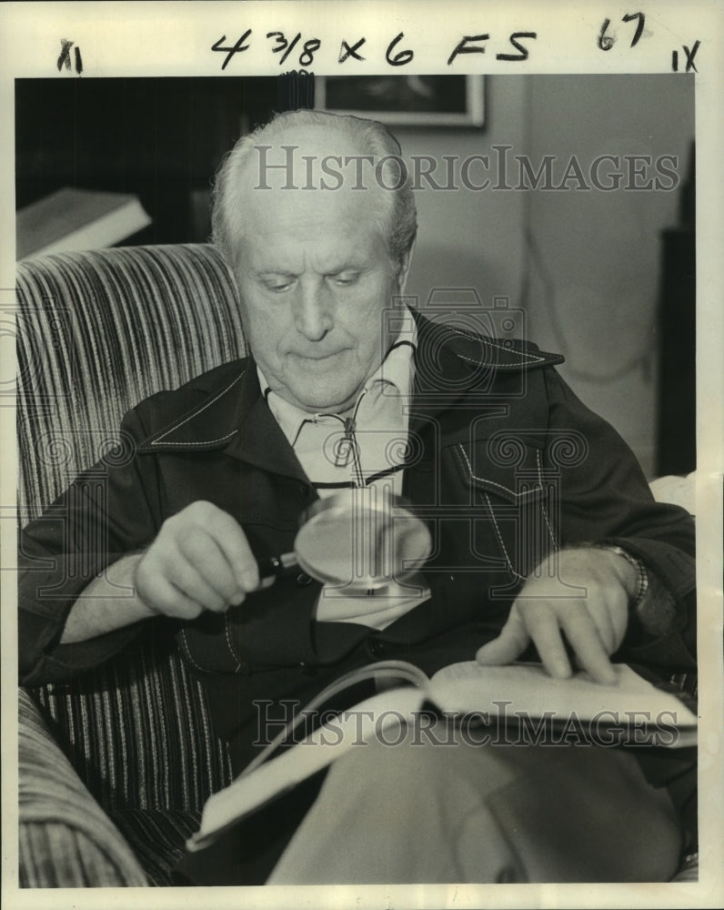 Load image into Gallery viewer, 1977 Press Photo Astrologer Henri Etienne looks over planetary charts
