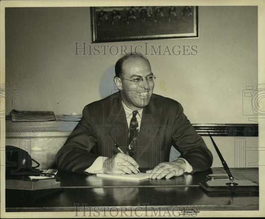  Press Photo Ray Eliot, Assistant Athletic Director of University of Illinois- Historic Images