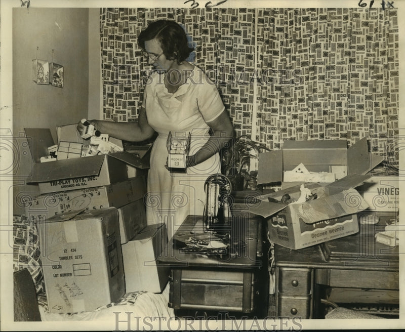 Load image into Gallery viewer, 1961 Press Photo Mrs. Virginia Esteve packs items for Mellon Hospital in Haiti
