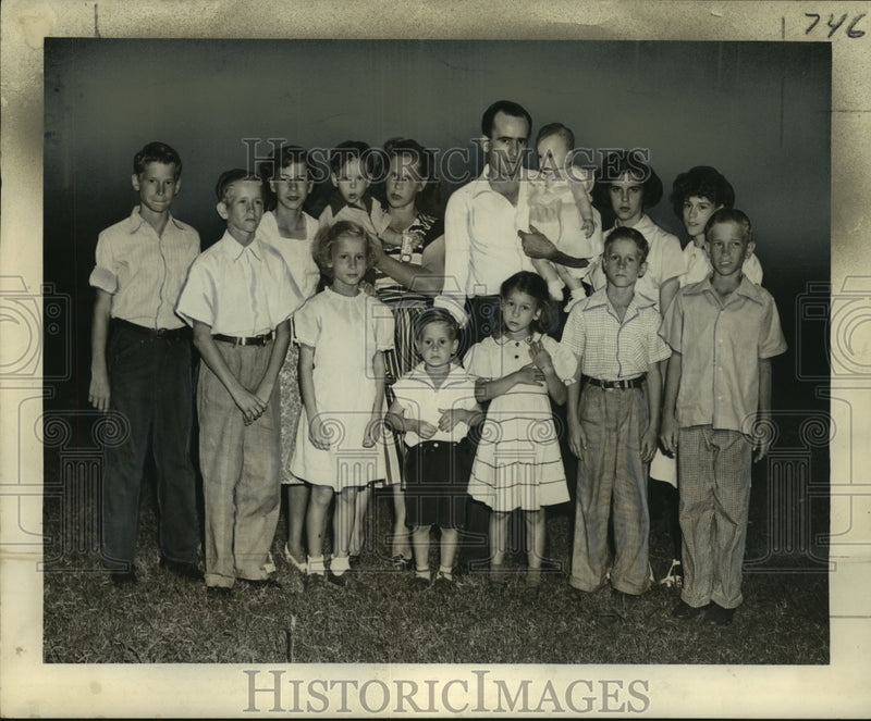 Load image into Gallery viewer, 1950 Press Photo Mr. and Mrs. Victor Dusang and their 12 Children, New Orleans
