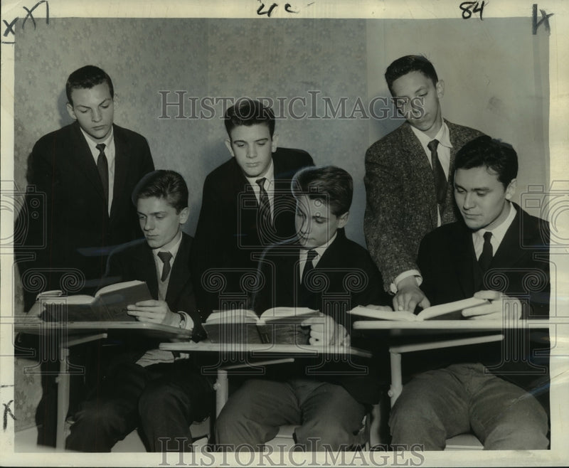 Load image into Gallery viewer, 1960 Press Photo Ecole Classique students help their French counterparts

