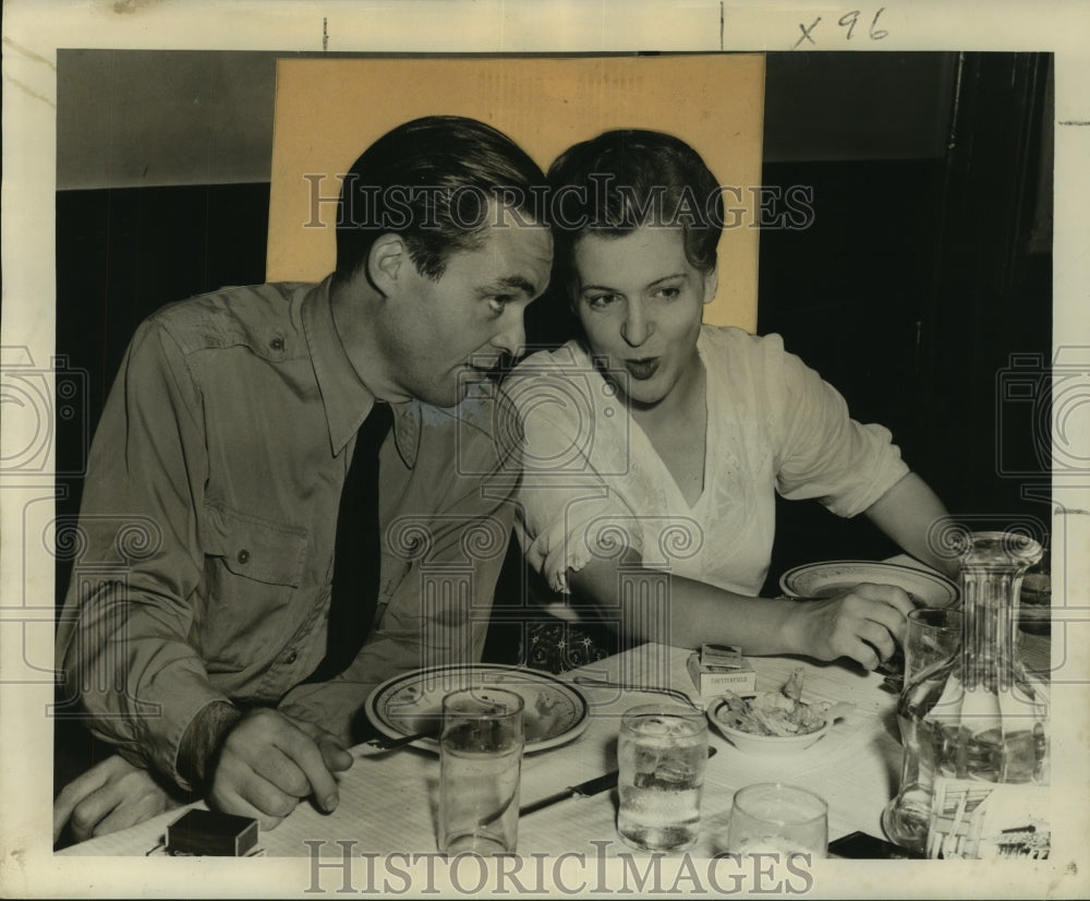 1950 Press Photo Mr. and Mrs. Randolph Echols at dinner table - noo13868