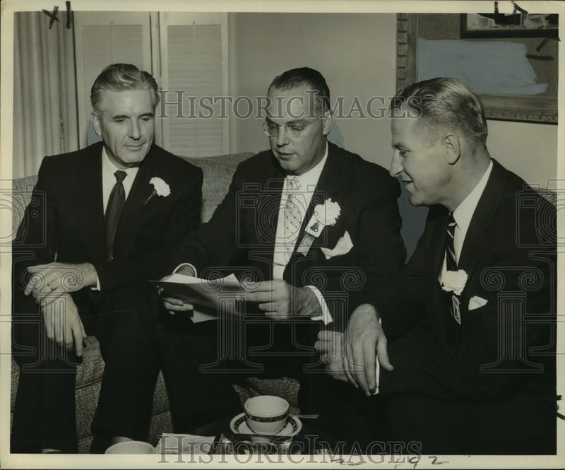 Load image into Gallery viewer, 1954 Press Photo Officials at Dealer-Salesman meeting in Municipal Auditorium
