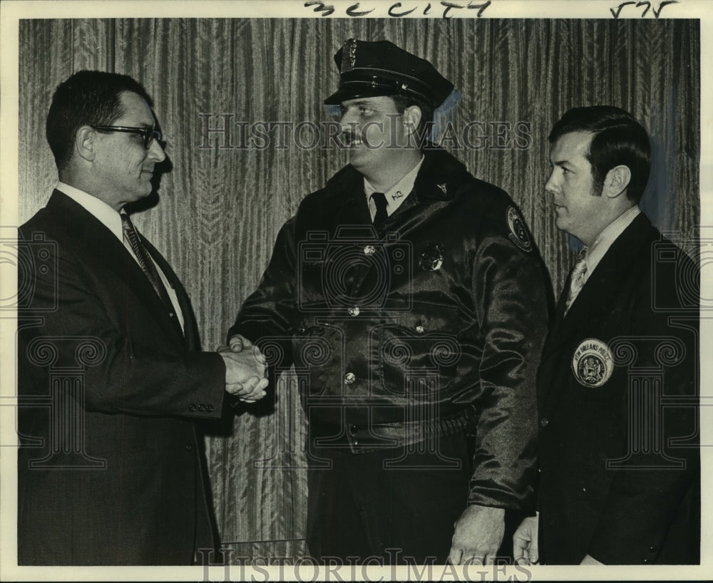 1972 Press Photo Robert S. Eddy III and company at Auxiliary Police Graduation- Historic Images