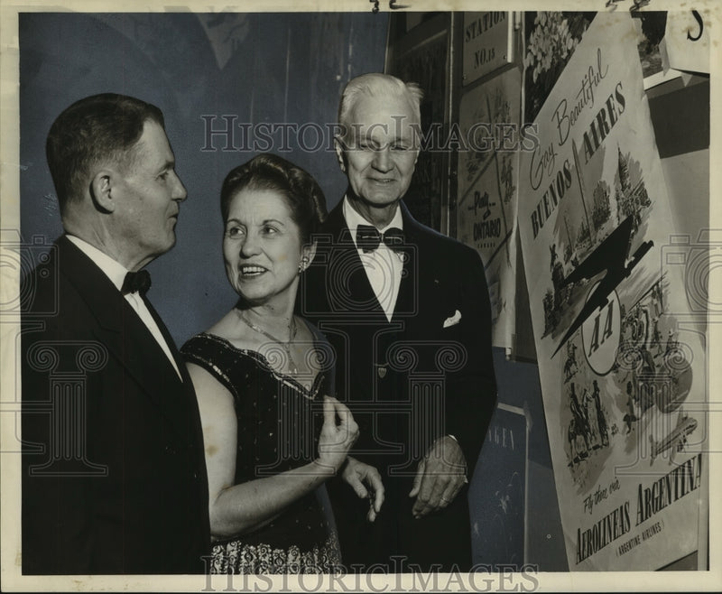 Load image into Gallery viewer, 1959 Press Photo Attendees-International House Costume Travel Party-New Orleans
