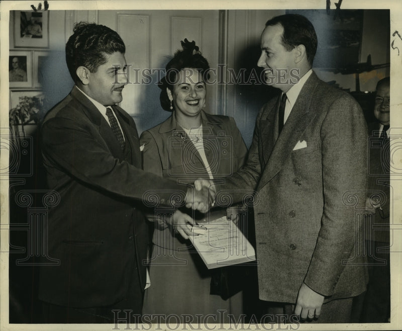 Load image into Gallery viewer, 1948 Press Photo Mexican Rotary Club President and Wife Visit New Orleans

