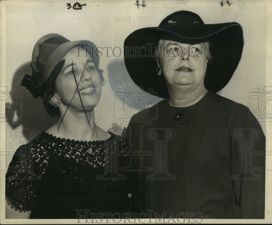 1959 Press Photo Mrs. Otto A. Ernest and Second Woman Pose for Photo - noo14096
