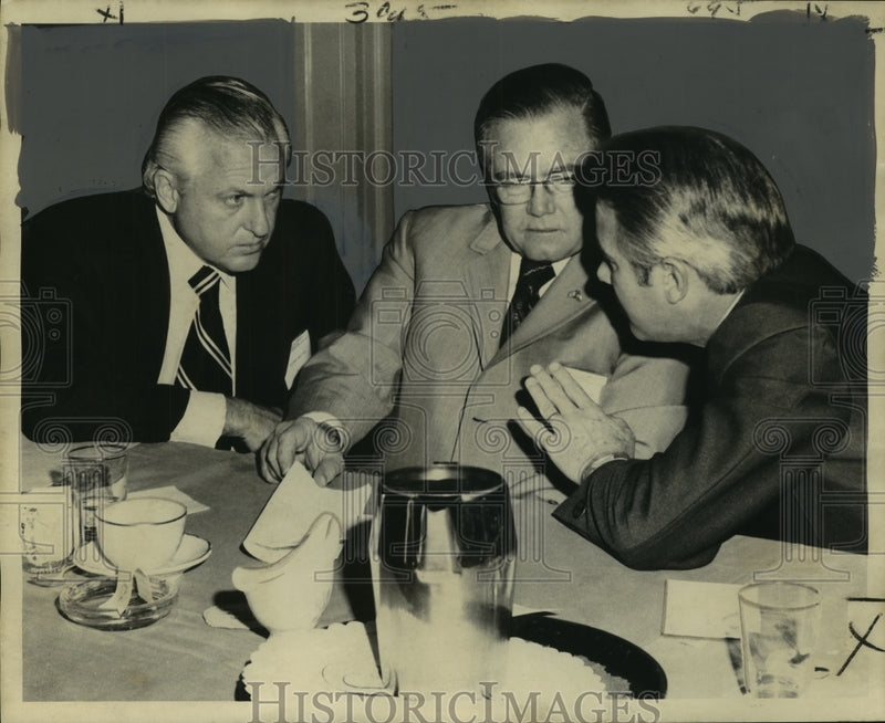Load image into Gallery viewer, 1973 Press Photo Governors of Oklahoma, Texas, Louisiana at Energy crisis meet
