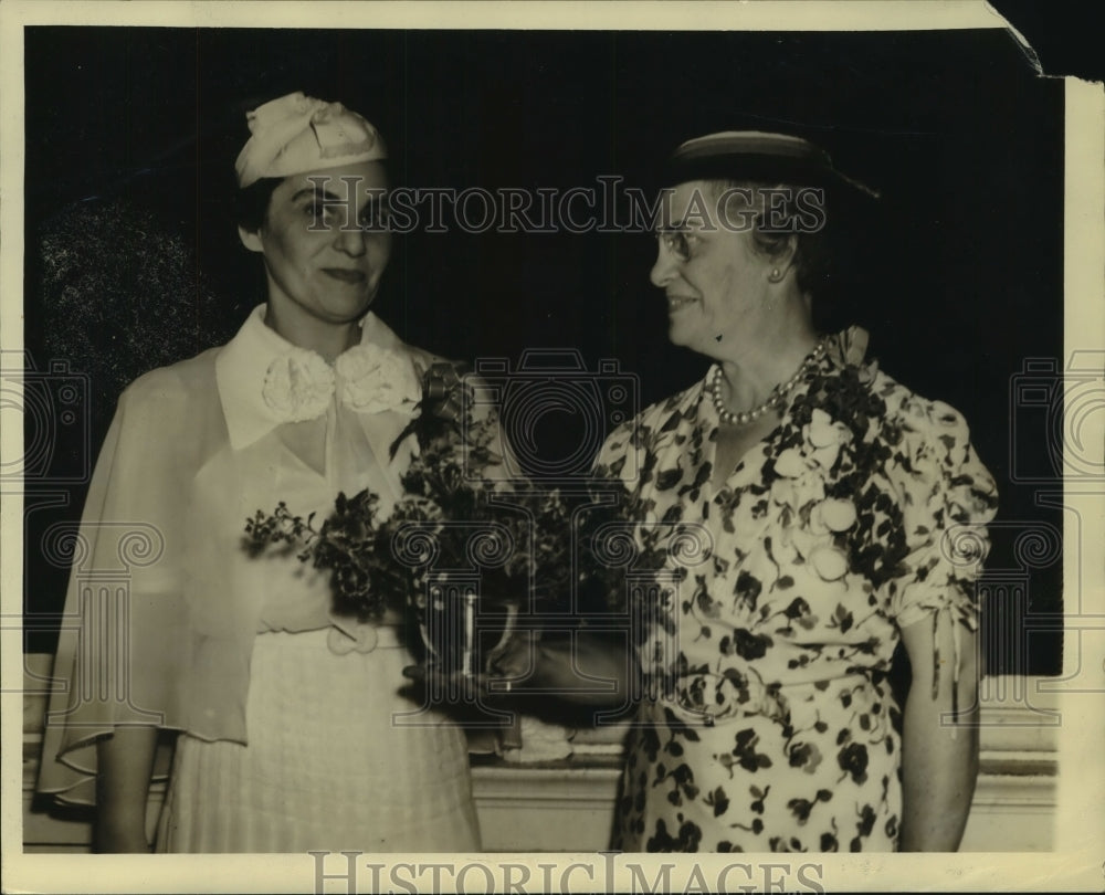 1937 Press Photo Temple Sinai Sisterhood officers during meeting - noo14331