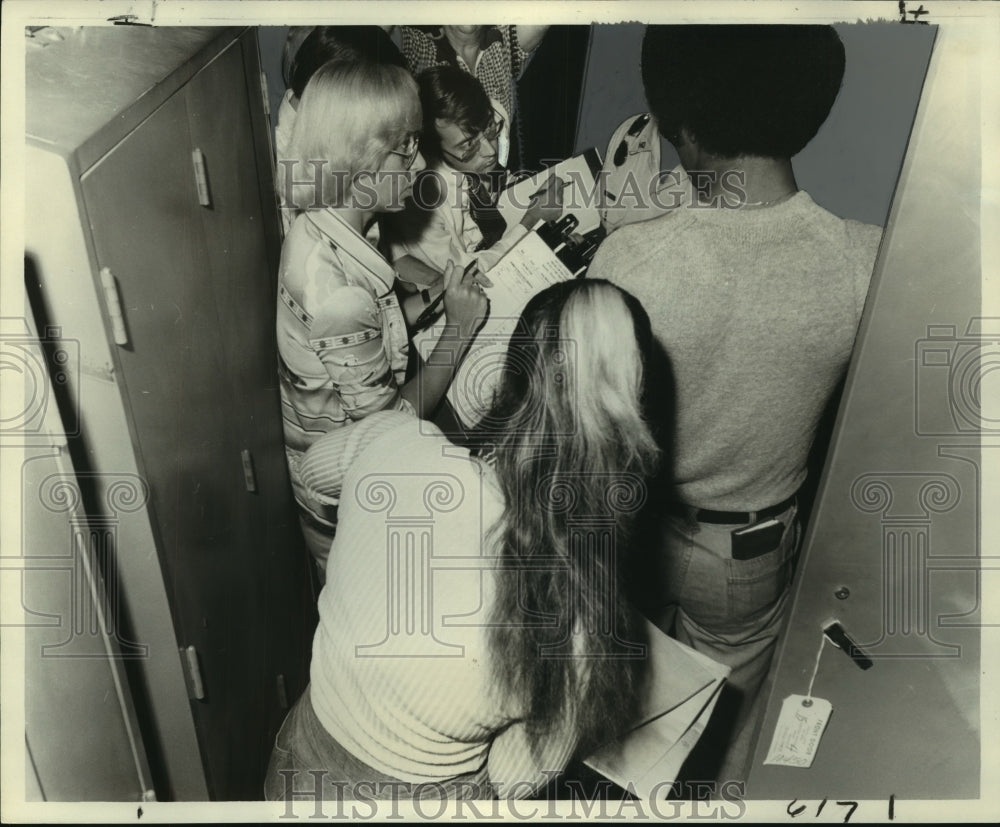 1976 Press Photo State Voting Machine Warehouse at 3835 Louisiana Street - Historic Images