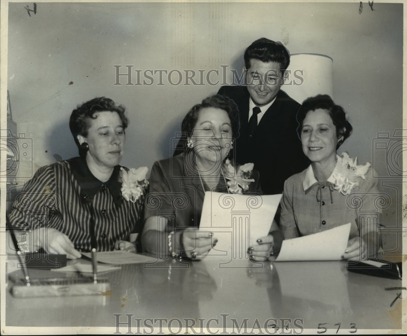 Load image into Gallery viewer, 1958 Press Photo Mrs. Willie Mae Eiswirth "Assessor for a Day" in her office
