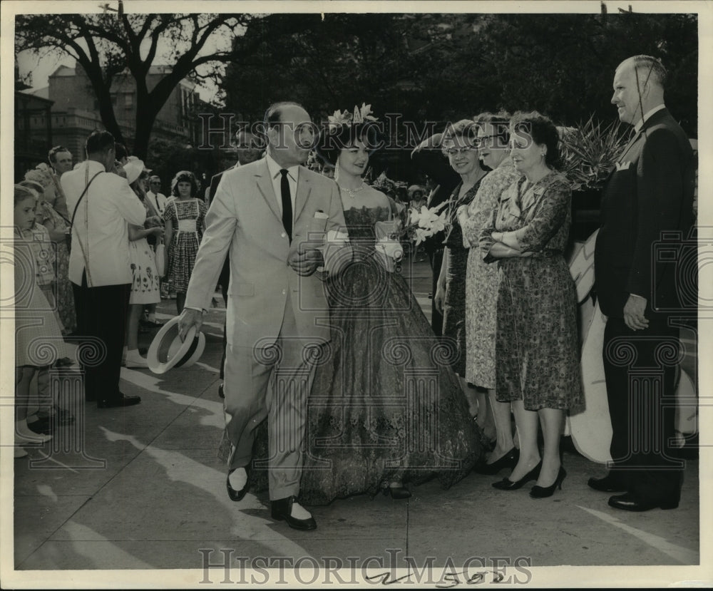 1962 Press Photo Mel Boyer of the Krewe of Adonis with Mayor Victor H. Schiro