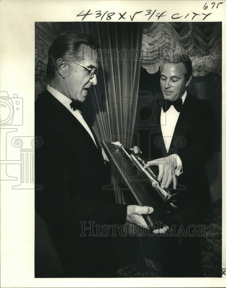 1979 Press Photo PR &quot;Hornblower Award&quot; presented to Governor Edwin Edwards- Historic Images