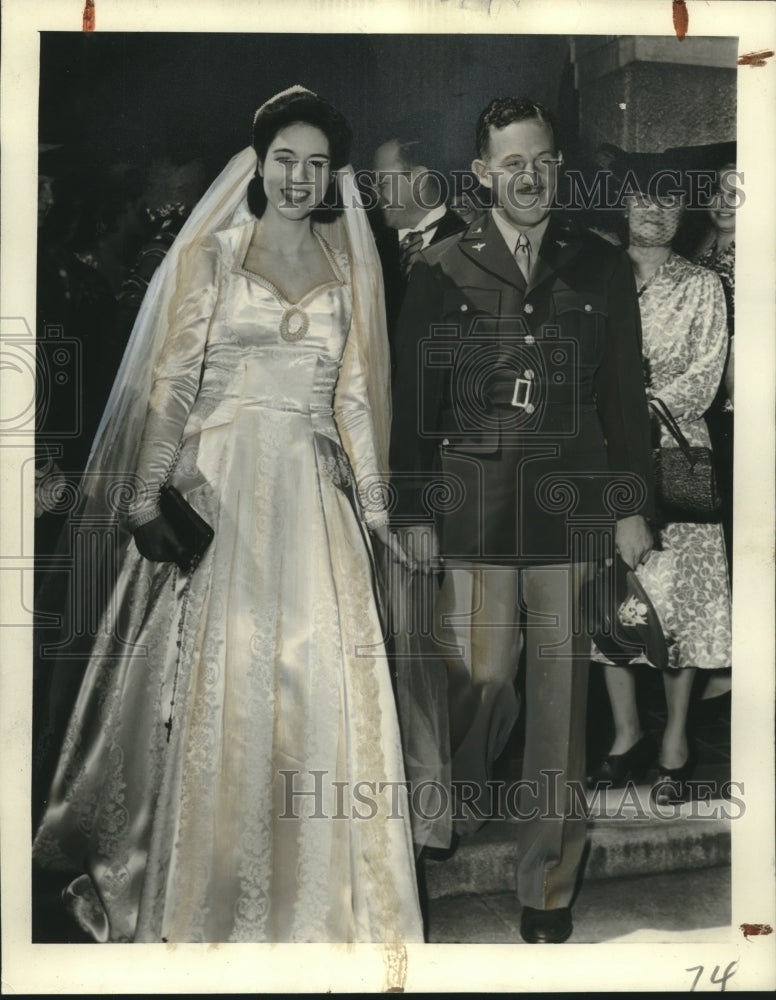 1942 Press Photo Lieutenant Dupre and Bride - noo14476