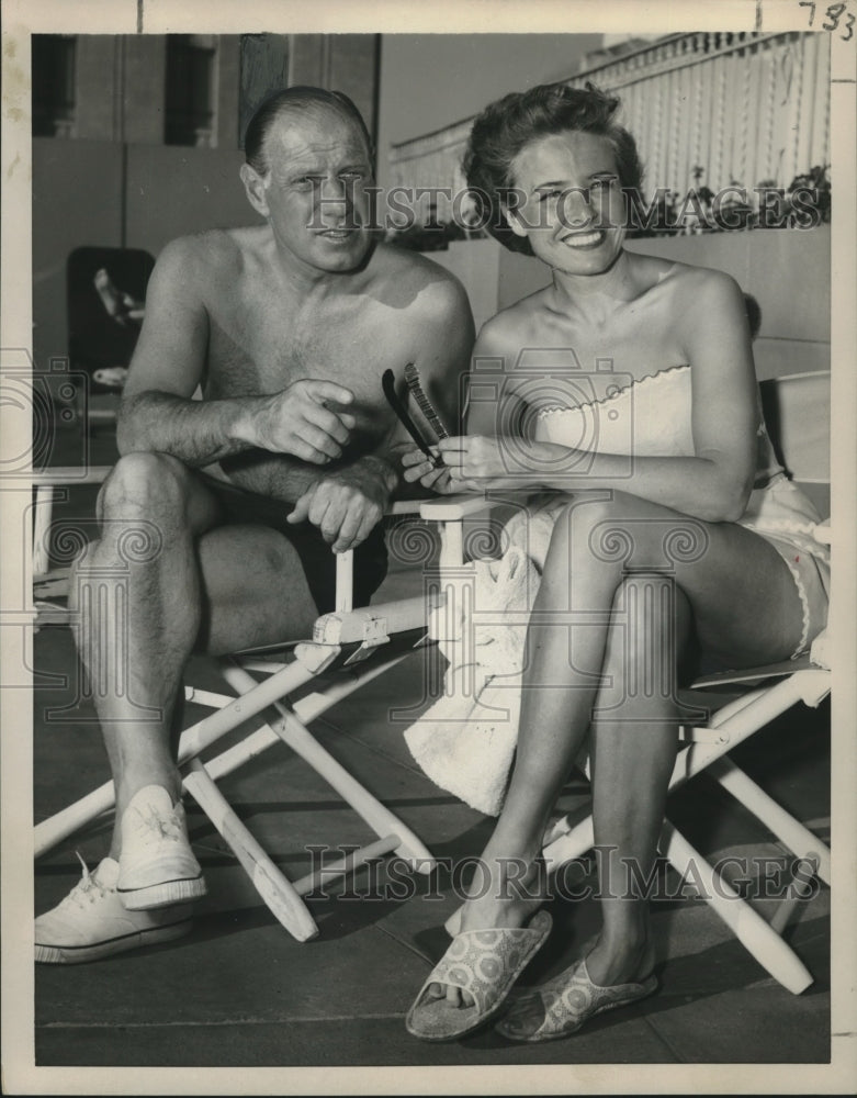 Load image into Gallery viewer, 1952 Press Photo Baseballer Leo Durocher With His Actress Wife Larraine Day
