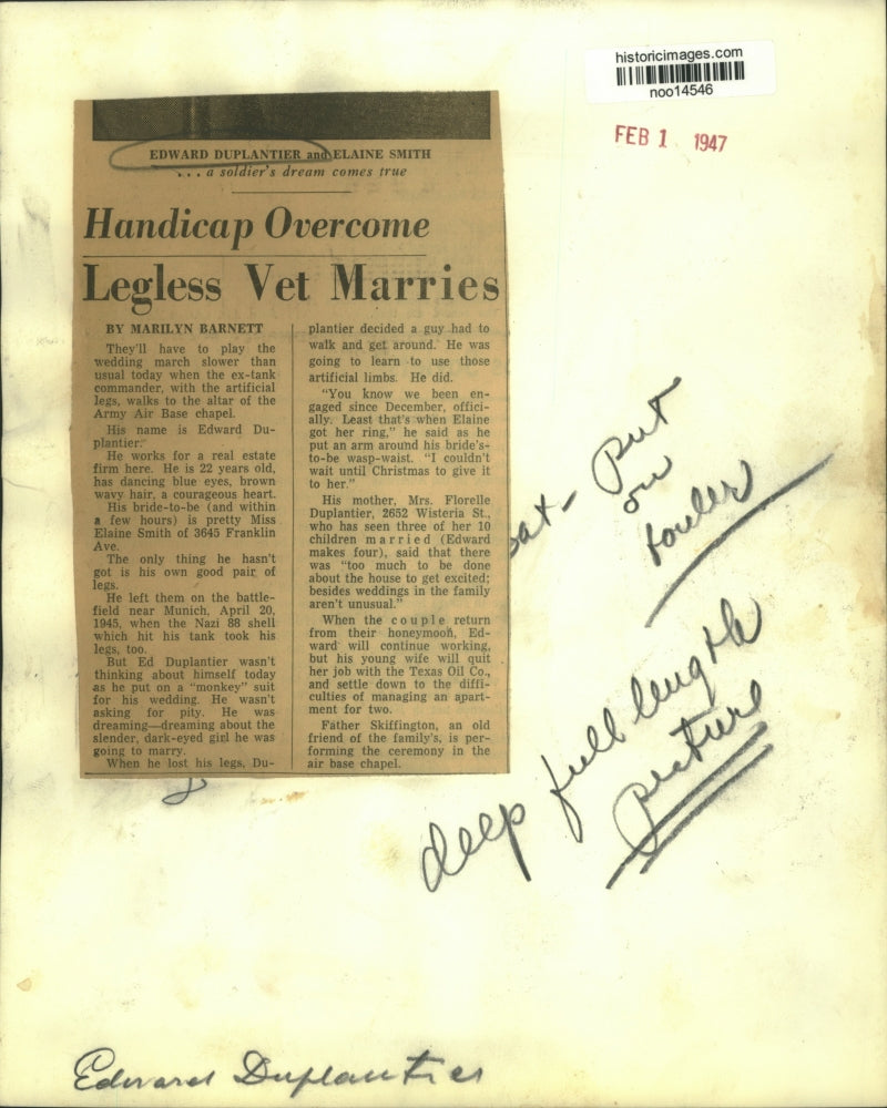 1947 Press Photo Fiancees Edward Duplantier & Elaine Smith Kiss - noo14546