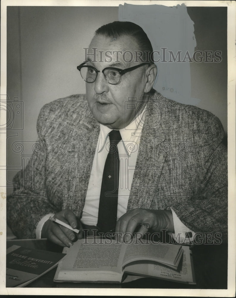 1959 Press Photo Dr. John Dyer, Dean of University College, Tulane University