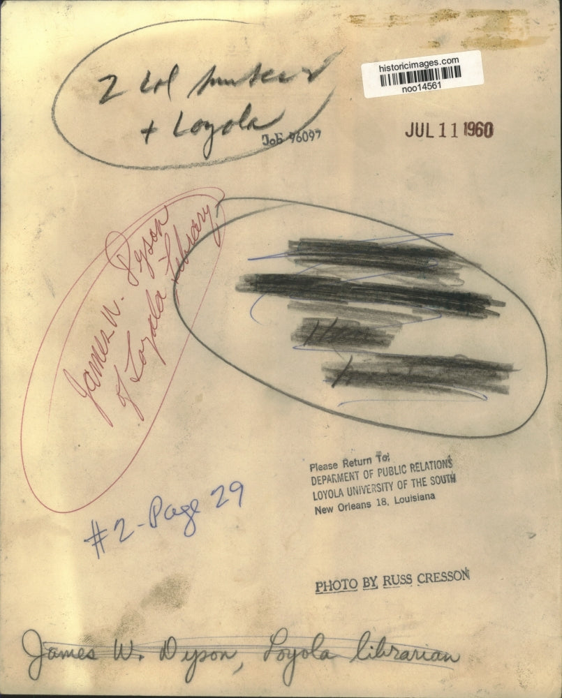 1960 Press Photo Loyola University Librarian James W. Dyson - noo14561