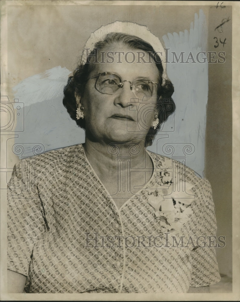 Load image into Gallery viewer, 1957 Press Photo President of New Orleans Amaryllis and Bulb Society, Mrs. Dunn
