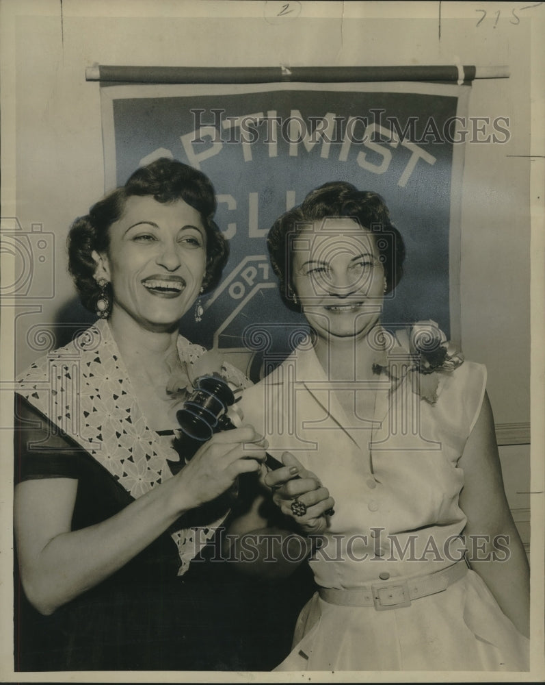 1952 Press Photo Old, new presidents Opti-Mrs. Club with gavel , Optimist banner