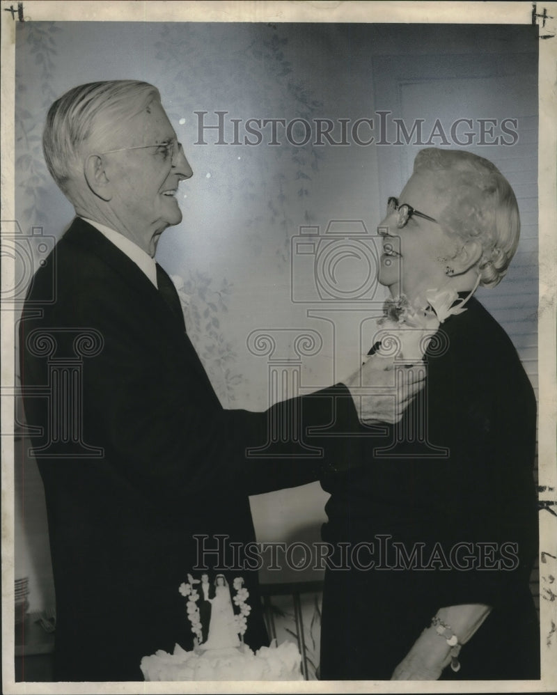 Load image into Gallery viewer, 1960 Press Photo Mr. &amp; Mrs. Fred Drumm Celebrate 60th Anniversary, New Orleans
