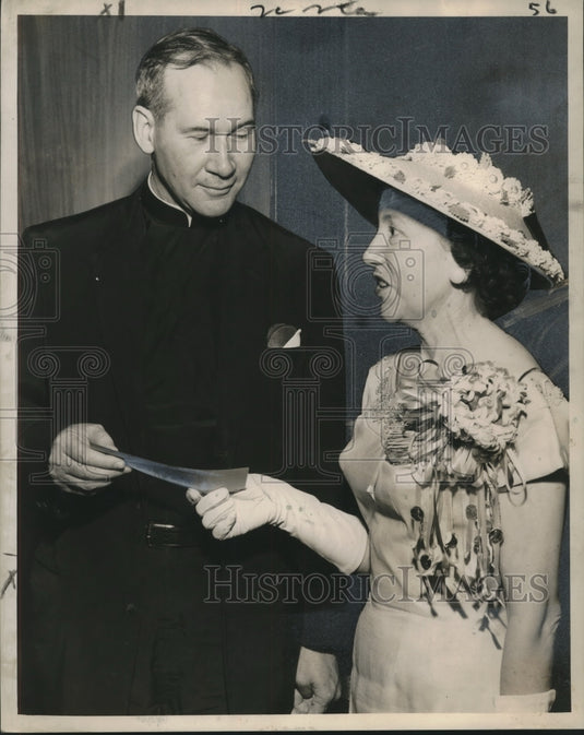 1957 Press Photo Rev. W. Patrick Donnelly receives check from Mrs. J. Fred Deris
