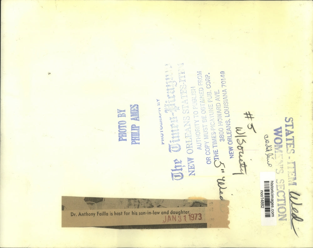 1973 Press Photo Dr. Anthony Falla is host for his son-in-law and daughter