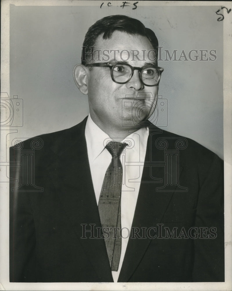 Load image into Gallery viewer, 1956 Press Photo James E. Favret - noo14917
