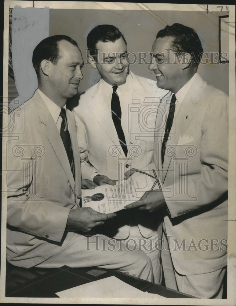Load image into Gallery viewer, 1954 Press Photo Dir Harold F. Favret at Traffic Safety Week proclamation
