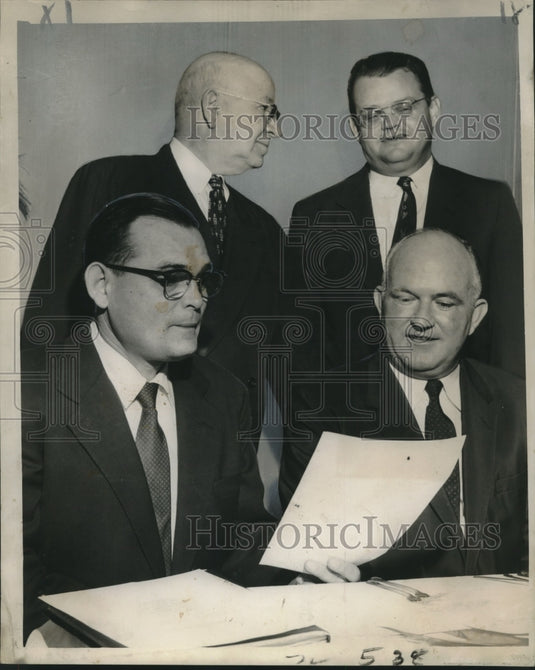 1957 Press Photo James Favret & other officers of Associated General Contractors