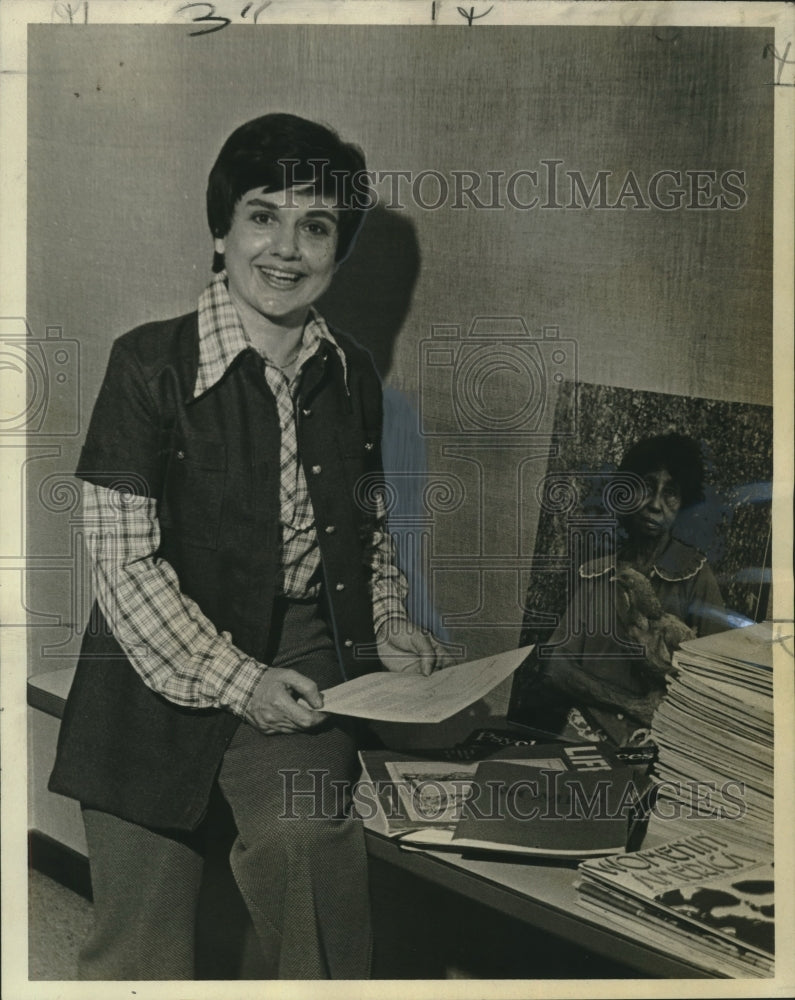 Load image into Gallery viewer, 1975 Press Photo Pat Evans, head of state's Bureau on the Status of Women.
