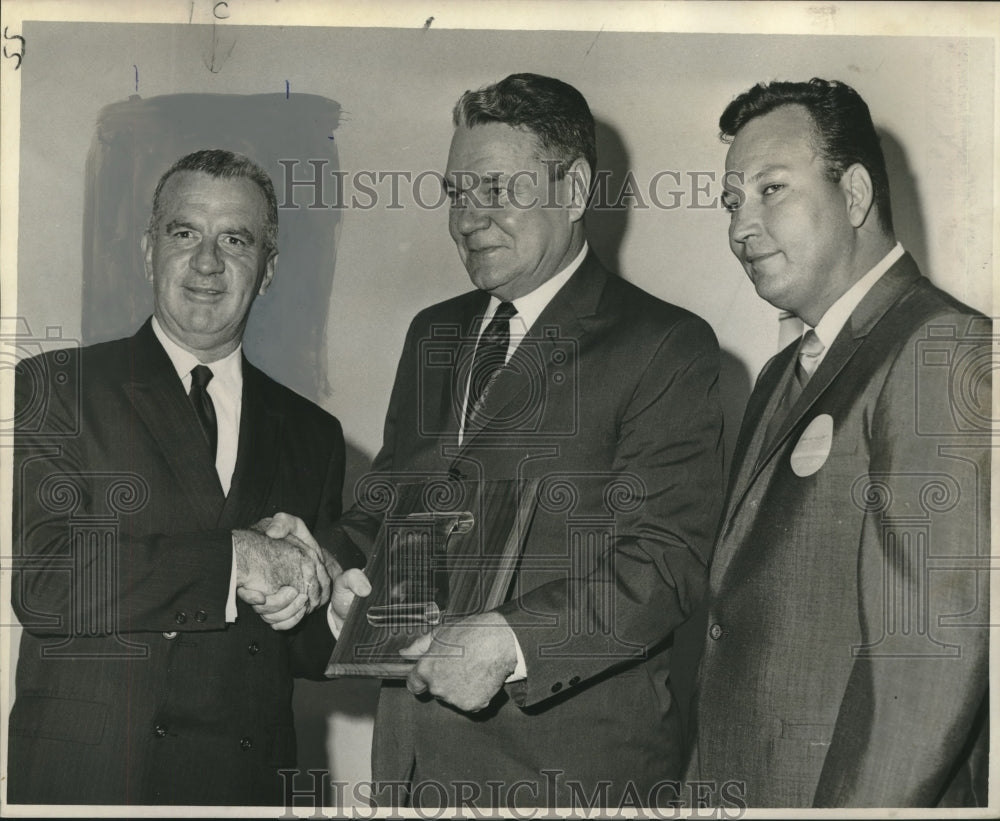 1967 Press Photo Charles Eagan Jr, Hale Boggs, and Charles Grisbaum Jr.- Historic Images