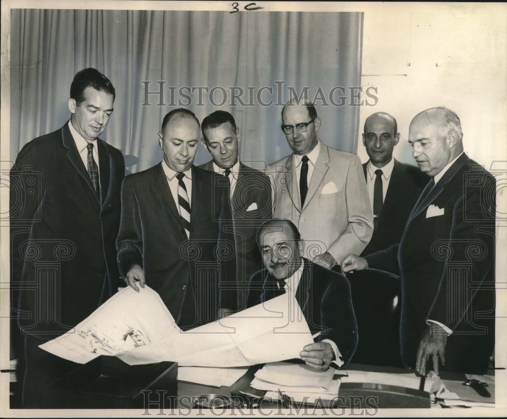 1962 Press Photo Officials Review Plans for New Hotel Complex, New Orleans