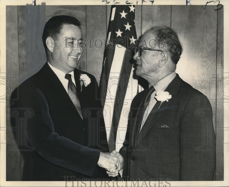 Load image into Gallery viewer, 1970 Press Photo Senator Allen J. Ellender with Chamber of Commerce president
