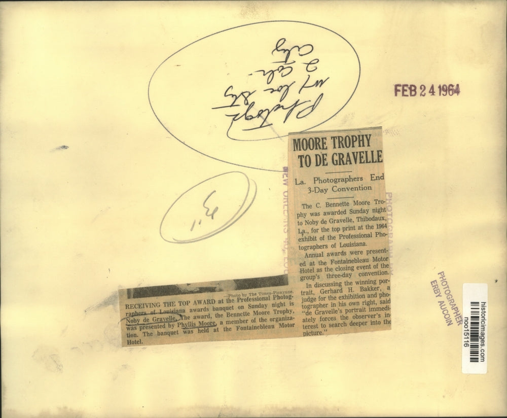 1964 Press Photo Photographer Noby de Gravelle Wins Bennette Moore Trophy