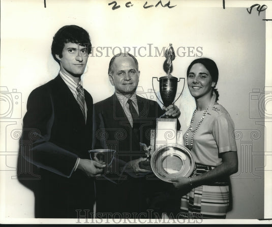 1971 Press Photo Loyola University's College of Business Administration Awards - Historic Images