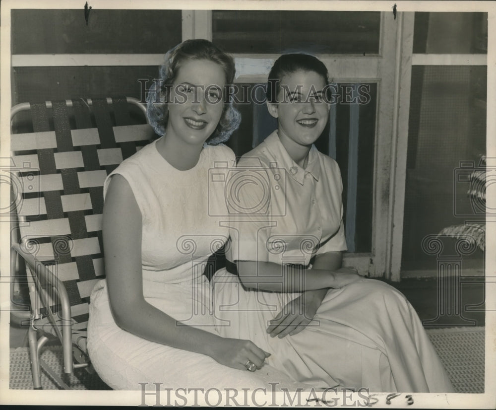 1959 Press Photo Miss Ellen Bowden and Miss Susan Dyer Vacation in Waveland