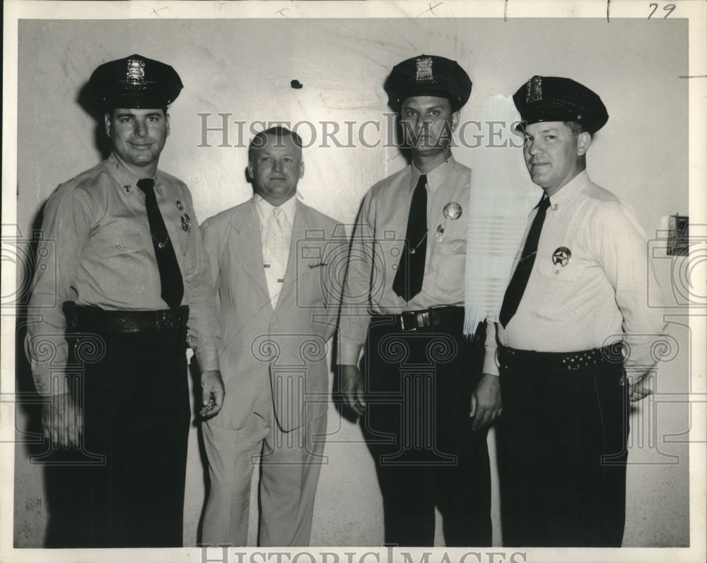 1954 Press Photo Patrolman Lawrence Englert took 1st place in sharp-shooting.