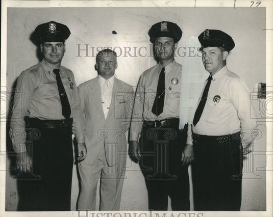 1954 Press Photo Patrolman Lawrence Englert took 1st place in sharp-shooting.