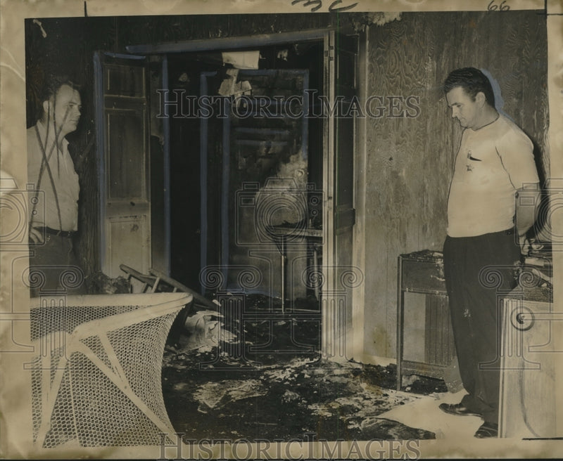 Load image into Gallery viewer, 1967 Press Photo Deputy Mark Falletta of St. Bernard Parish looks at burned home
