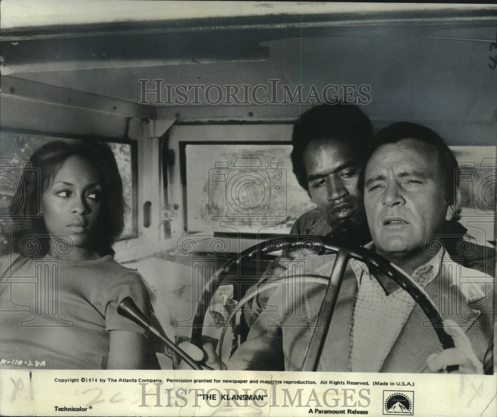 1974 Press Photo Richard Burton, OJ. Simpson and Lola Falana, &quot;The Klansman&quot;- Historic Images