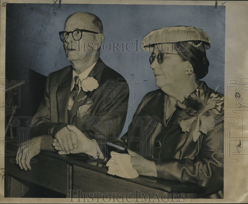 Load image into Gallery viewer, 1957 Press Photo Mr. &amp; Mrs. Frank Des Lattes Repeat Vows on 50th, New Orleans
