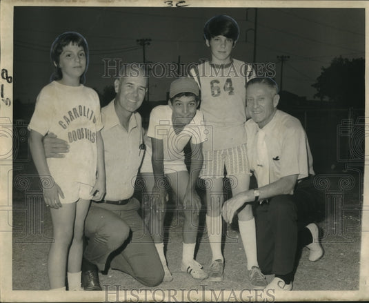 1972 Press Photo Tulane Football Coach Bennie Ellender & Claude Simons with Kids- Historic Images