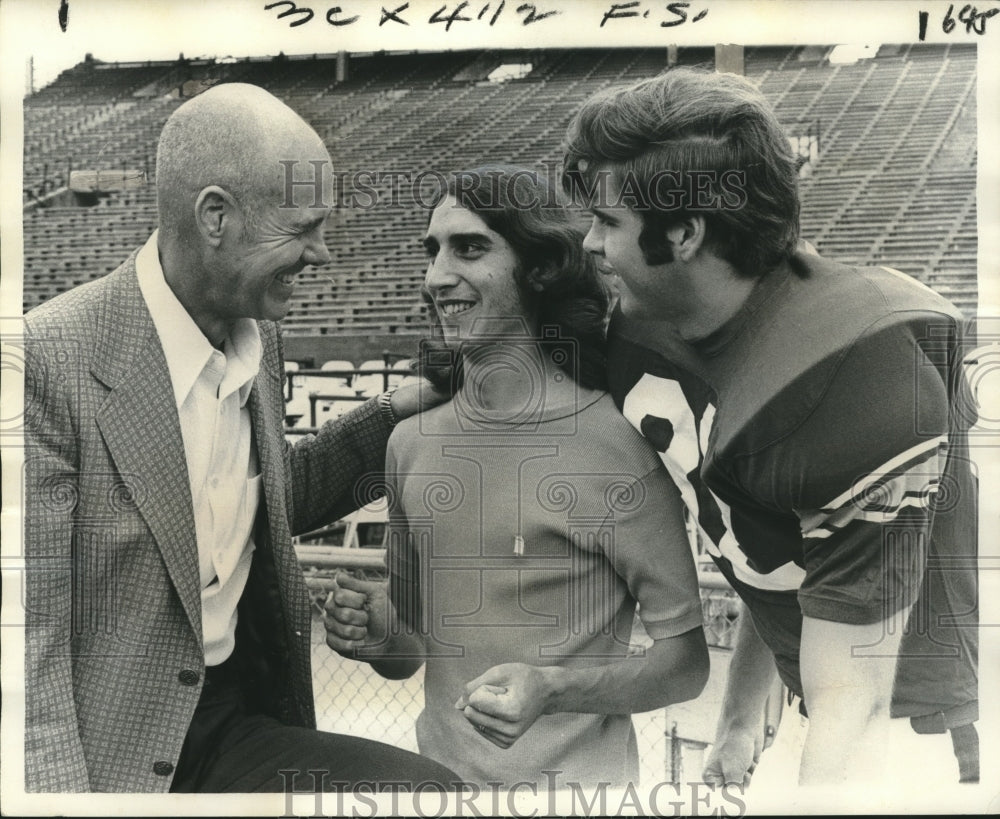 1974 Press Photo Bennie Ellender, coach, Norton Dillon, M.S. patient &amp; Clements - Historic Images