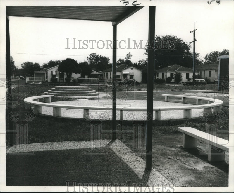 Load image into Gallery viewer, 1970 Press Photo Thomas A. Edison Elementary School's play yard - noo15338
