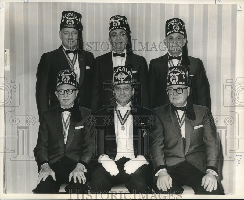 Load image into Gallery viewer, 1966 Press Photo Jerusalem Temple installed officers at Jung Hotel - noo15369
