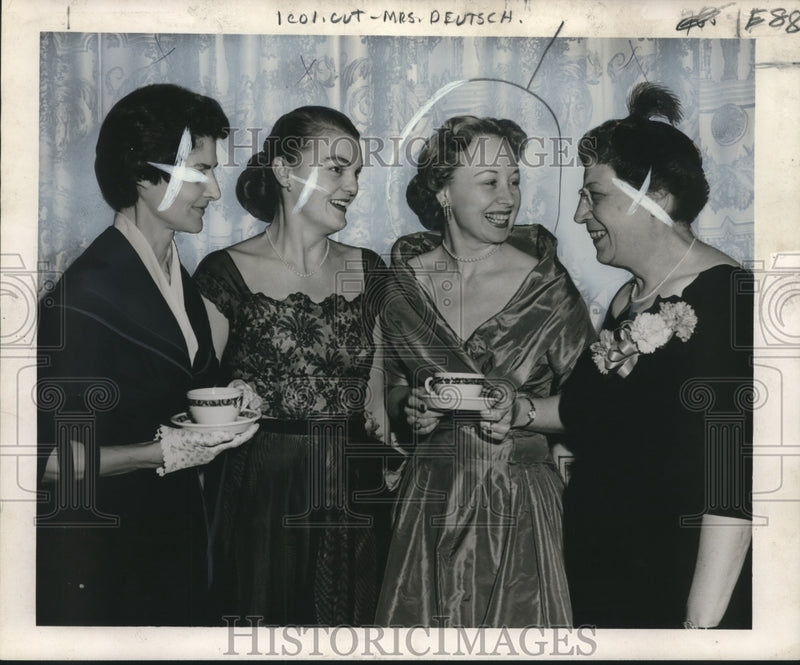 Load image into Gallery viewer, 1956 Press Photo Mrs. Brunswick Deutsch of Garden Club with other delegates

